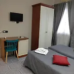 利昂德奥罗酒店 3* 科莱奥内